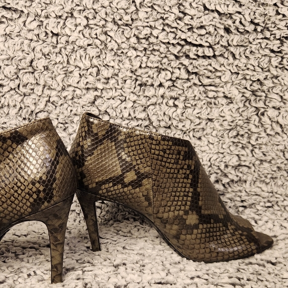 CALVIN KLEIN Python Heel Ankle Booties Open Toe Asymmetrical Booties Women 7.5 - Picture 9 of 10